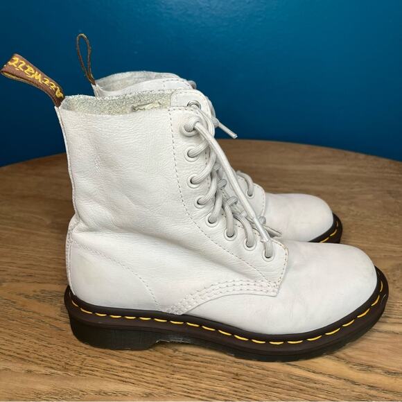 Dr. Martens Women's Pascal Combat Boot Soft Leather 8 Eye Chalk White Size 6 - Picture 2 of 9